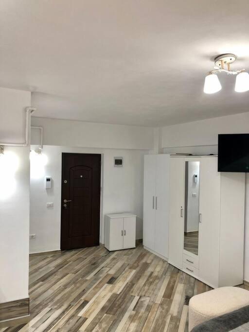 Garsoniera- Bulevard Dem Radulescu Râmnicu Vâlcea Exteriér fotografie